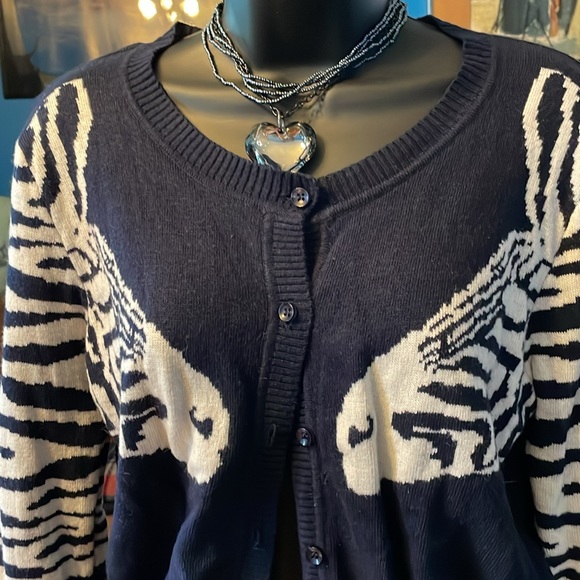 Vintage late 80’s/early 90’s navy blue zebra button up cardigan sweater - Picture 3 of 8